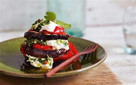 Aubergine, pepper and yogurt stacks with coriander pesto Coriander Pesto, Vegetarian Starters, Italian Vibes, Recipes Salads, Grilled Eggplant, Going Vegetarian, Savory Dishes, Vegan Nutrition, Kosher Recipes