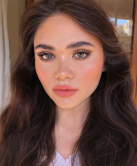 Claudia Neacsu on Instagram: “A peach @coroceacodruta 🍑 Lips @ctilburymakeup Lipstick Super Cindy  #glowing #featherbrows #hydratedlips  #juicylips #allabouttheskin…” Claudia Neacsu, Seasonal Analysis, Feathery Brows, Makeup Demo, Daytime Makeup, Summer Makeup Trends, Peach Makeup, Date Makeup, Summer Makeup Looks