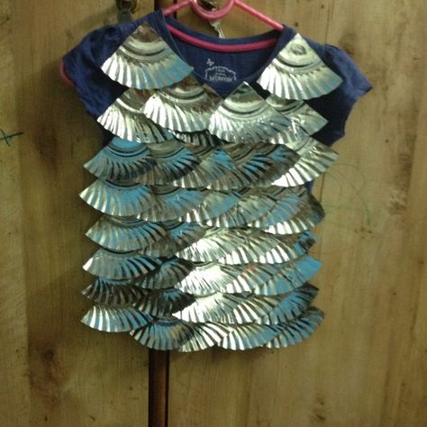 Fish Costume Diy Women, Ocean Costume Diy, Diy Fish Costume For Women, Sea Urchin Costume, Fish Hat Diy, Pufferfish Costume, Sea Animal Costumes, Fish Costume Women, Under The Sea Costumes Diy