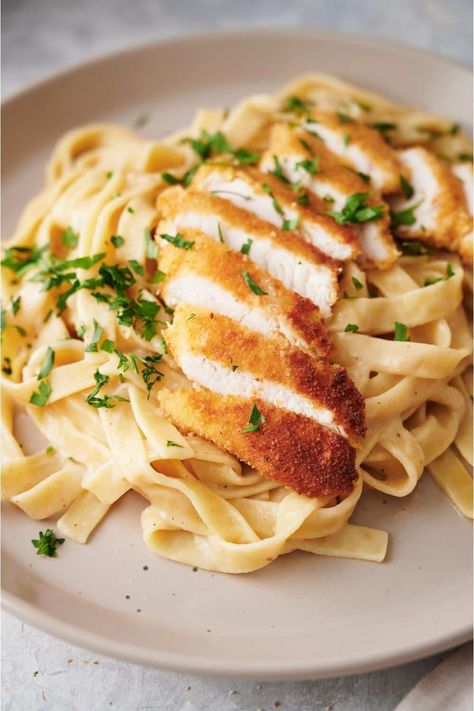 Olive Garden Chicken Frita, Homemade Chicken Alfredo Sauce, Olive Garden Chicken Alfredo, Olive Garden Chicken Alfredo Recipe, Bake Macaroni, Copycat Olive Garden Chicken, Homemade Chicken Alfredo, Easy Pasta Dinner Recipes, Chicken Alfredo Recipe