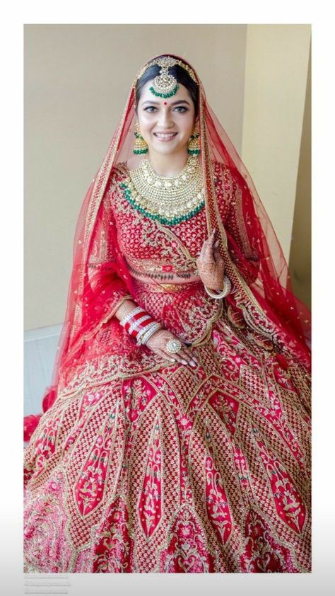 Bridal Jwellary For Red Lehenga, Sheesh Patti, Pink Bridal Lehenga, Designer Bridal Lehenga Choli, Bridal Lehenga Designs, Latest Bridal Lehenga, Wedding Lehenga Designs, Indian Bride Outfits, Bridal Lehenga Collection