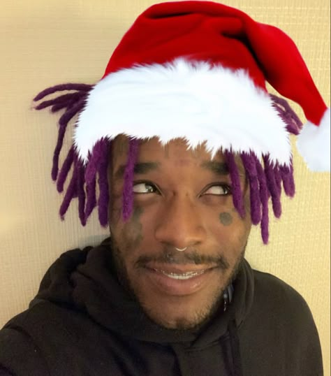 Rappers With Christmas Hats, Pfp Drake, Lil Uzi Vert Pfp, Drake Christmas, Christmas Pfp, Rap Wallpaper, Shoes Outfit Fashion, Tim Drake, Lil Uzi