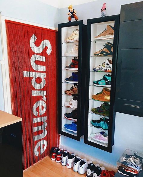 Supreme Bedroom, Hype Beast Room, Hype Room, Hypebeast Room Ideas, Hypebeast Apartment, Sneakerhead Bedroom, Sneaker Room, Sneakerhead Room, Sneaker Displays