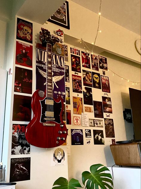 Indie Rock Room Aesthetic, Rock Aesthetic Bedroom, Wall Decor Ideas For Bedroom Aesthetic, Rockstar Dorm Room, Rockstar Aesthetic Room Decor, Room Ideas Rockstar Gf, Jazz Aesthetic Bedroom, Room Inspo Rockstar Gf, Band Bedroom Aesthetic