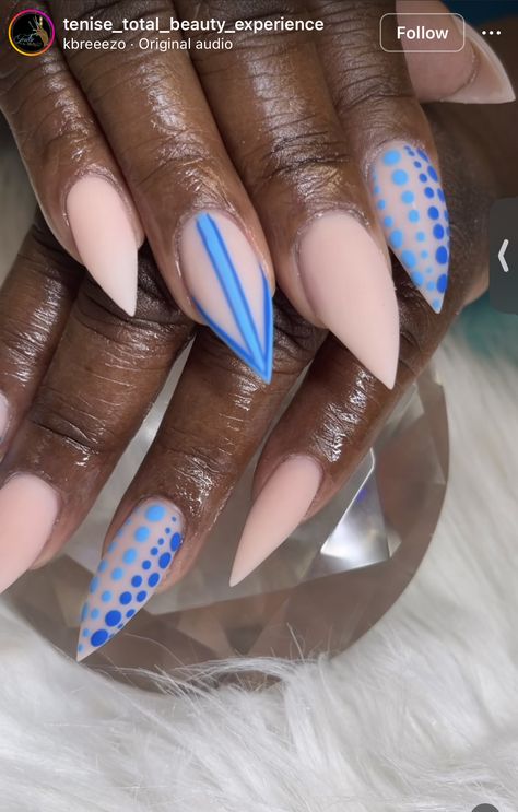 Classy Stiletto Nails, Short Pointy Nails, Short Stiletto Nails, Nail Guide, Designed Nails, Short Stiletto, Sns Nails, Minimalist Nail Art, Nail Polish Art