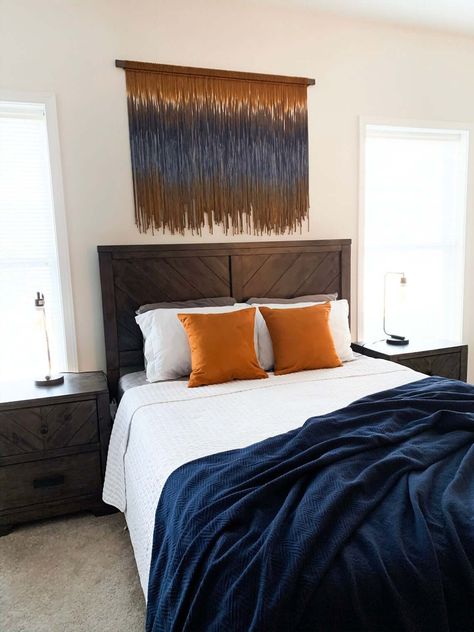 29 Best Earth Tone Colors for Bedroom that You will Love in 2020 Burnt Orange Bedroom, Mustard Bedroom, Rental Bedroom, Bed Goals, Earth Tone Bedroom, Rust Art, Wall Weaving, Blue Macrame, Earthy Bedroom