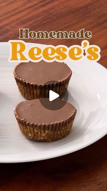 Justin Agustin on Instagram: "Recipe 👇 No Bake Peanut Butter Chocolate Oat Cups Prep Time: 5 mins Freeze Time: 3 hours Servings: 10 Ingredients: Cups: • 1 cup Rolled Oats • 1 cup Natural Peanut Butter • 1/4 cup Almond Flour (Oat flour works too) • 1/2 cup pure Maple Syrup (Honey works too) • 1 tsp Vanilla Extract • 1/2 tsp Sea Salt Chocolate Topping: • 1/2 cup Dark Chocolate Chips • 2 tbs Natural Peanut Butter • Flake Salt Instructions: Cups: 1. In a medium bowl, combine your oats, almond flour, peanut butter, maple syrup, vanilla extract, and salt. Mix well. 2. Line a muffin tray with 10 muffin liners, and transfer your mixture evenly. Flatten them out as best you can. 3. Place your tray in the freezer for 2-3 hours. Chocolate Topping: 1. In a small pot over low Peanut Butter Chocolate Oat Cups, Chocolate Oat Cups, Peanut Butter Maple Syrup, Oat Cups, Homemade Peanut Butter Cups, Honey Works, Sea Salt Chocolate, No Bake Peanut Butter, Chocolate Oats