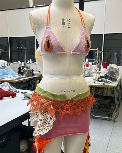 Look 3 details 🍊🍉🥝 Using @ukalpaca for the cardigan @yeomanyarns for the bikini top #knitwear #gfw #tagyourtalent #knit #crochet #yarn #beachwear Instagram Look, Crochet Yarn, Knit Crochet, Knitwear, Yarn, Knitting, Crochet, On Instagram, Quick Saves