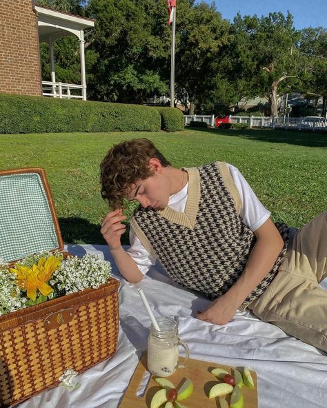 Picnic Fits Men, Mens Picnic Outfit, Picnic Outfit Ideas Men, Picnic Outfits Men, Date Outfit Guys, Picnic Aesthetic Outfit Men, Cottagecore Guy, Picnic Date Outfit, Picnic Date Outfits