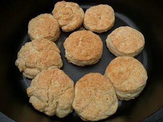 Campfire Dutch Oven Buttermilk Biscuits. Gluten Free Buttermilk Biscuits, Drop Biscuits Recipe, Southern Buttermilk Biscuits, Homemade Buttermilk Biscuits, Southern Biscuits, Buttermilk Biscuits Recipe, Biscuit Sandwich, Drop Biscuits, Biscuits Easy