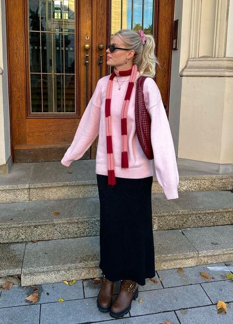 Colorful Fashion Winter, February Aesthetic Outfit, Pink Red Outfit Aesthetic, Cute Winter Outfits Colorful, Pink Skirt Outfit Fall, Pink Knitted Sweater Outfit, Cold Spring Outfits 2024, Outfit For Painting, Maximalist Winter Outfits