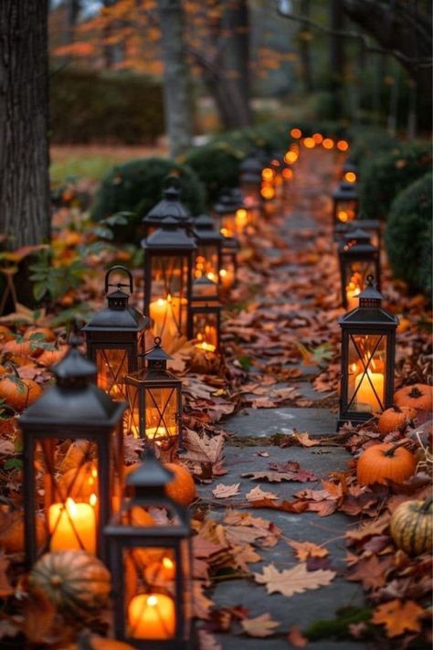 October Ideas Fall, Fall Outdoor Lighting Ideas, October Fall Aesthetic, Fall Outdoor Party Ideas, Autumn Decorations Outdoor, Thanksgiving Outdoor Decorations, Lantern Arrangements, Autumn Garden Party, Autumn Outdoor Decor