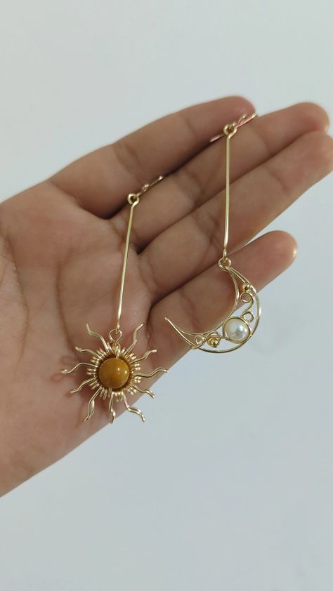 Moon Wire Earrings, Sun Wire Wrap, Aretes Aesthetic, Libra Jewelry, Wire Wrap Jewelry Designs, Pin Earrings, Indie Jewelry, Diy Jewlery, Wire Jewelry Designs