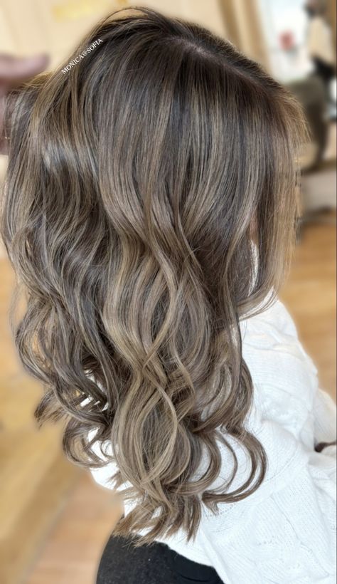 Brown To Light Brown Ombre, Brown And Blonde Ombre Hair, Brown And Blonde Ombre, Light Brown Ombre, Blonde Ombre Hair, Light Ombre, Brown And Blonde, Ombre Hair Blonde, Brown Ombre