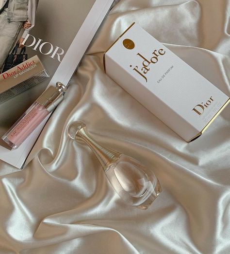 Dior Perfume Jadore, Perfume Dior, Dior Jadore, Christian Dior Perfume, Dior Aesthetic, Fake Designer Bags, Perfume Photography, Dior Addict Lip, Dior Perfume