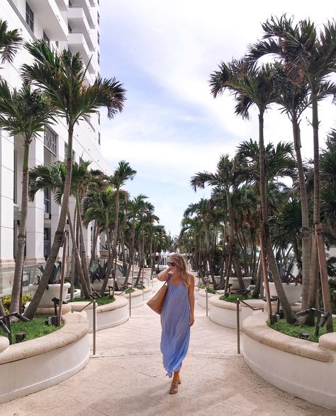 Heading to Miami? Here's how to turn up the heat and spend a weekend in South Beach. From the ocean to nightlife, here's what to know! Loews Miami Beach Hotel, Miami Beach Fashion, Weekend In Miami, South Beach Hotels, Beach Pics, South Beach Miami, Weekend Travel, Blue Maxi Dress, Beach Hotel