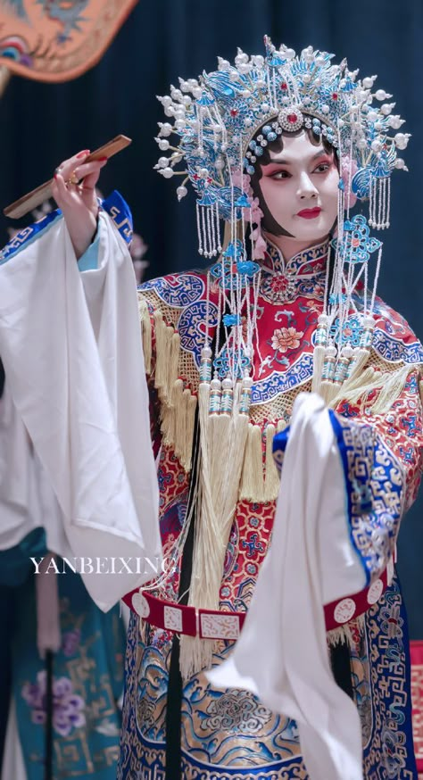 Beijing Opera, Peking Opera, Chinese Dance, Chinese Opera, Btob Minhyuk, 80s And 90s Fashion, Creative Industries, Historical Fashion, Beijing