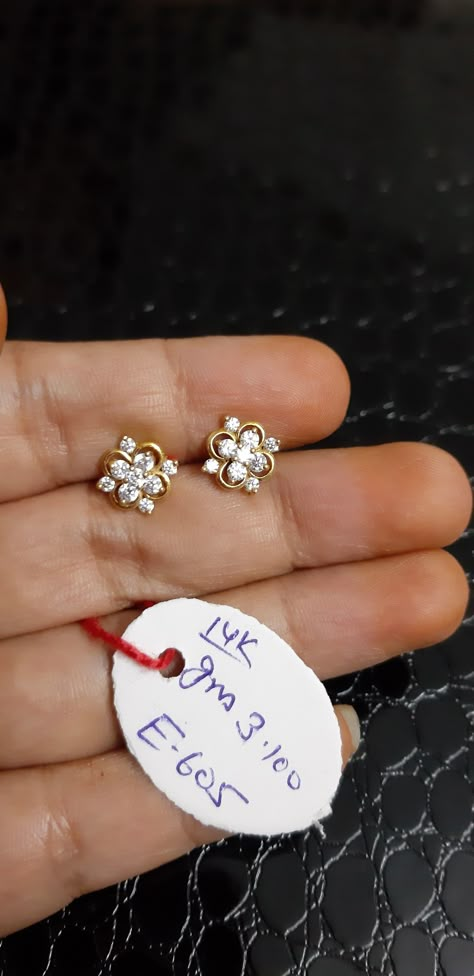 Stone Studs Earrings Gold, Gold Daily Wear Earrings, Pretty Gold Necklaces, Small Earrings Gold, Jewelry Necklace Simple, Ear Tops, Gold Earrings Indian, Gold Jhumka, Gold Jhumka Earrings