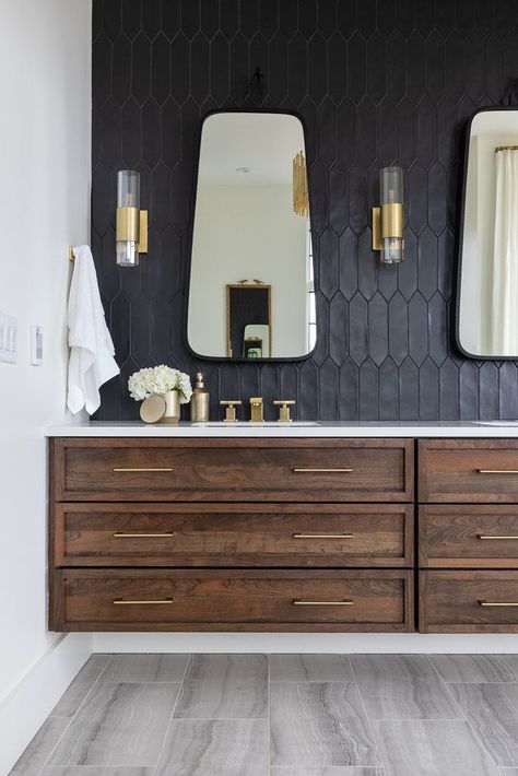 Dark Master Bath Ideas, Master Bathrooms 2024 Trends Traditional, Tiled Vanity Wall, Moody Ensuite, Contempory Bathrooms, Dark Vanity Bathroom Ideas, Dark Master Bath, Masculine Bathrooms, Moody Master Bath