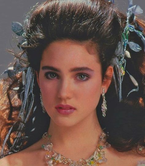 15 year old Jennifer Connelly (and David Bowie!) in Labyrinth (1986) Labyrinth Hair, Labyrinth Makeup, Jennifer Connelly Labyrinth, Pvc Chicken Feeder, Sarah Labyrinth, Labyrinth 1986, Cucumber Diet, Amazing Inspirational Quotes, The Labyrinth