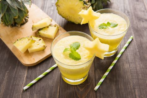 Escape the cold weather in the comfort of your own home with this Pineapple Turmeric Smoothie! Full of nutritious whole foods and tropical fruity flavor, this yummy, filling drink makes the perfect meal replacement.  Pineapple Turmeric Smoothie Recipe This naturally invigorating Pineapple Turmeric Smoothie is great for sluggish mornings or afternoons and has a kick of turmeric and fresh ginger to uplift your mood. Freshly grated ginger in smoothies is my favorite remedy to help relieve bloating Crohns Friendly Recipes, Crohns Diet, Crohns Recipes, Easy To Digest Foods, Citrus Smoothie, Bland Diet, Almond Smoothie, Turmeric Smoothie, Pineapple Smoothie