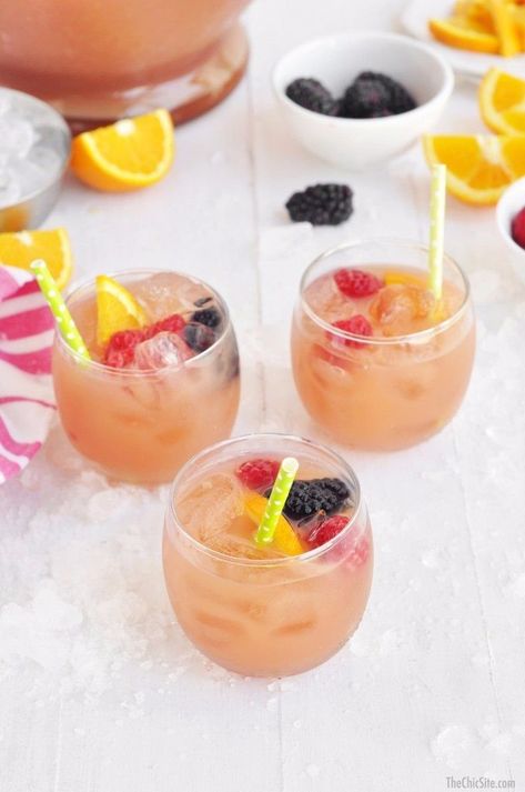 13 Kid-Friendly Mocktail Recipes Every Winning Super Bowl Party Needs Magic Cocktails, Super Bowl Kids, Super Bowl Drinks, Cocktails And Mocktails, Berry Punch, Mocktail Recipes, Rachel Hollis, Refreshing Summer Drinks, Super Bowl Party