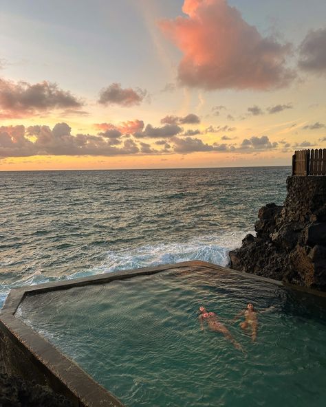 sunrise swim Hawaii edition 🌅 #hawaii#oahu#sunriseswim#sunrisebeach#beachlifestyle#pinterestlifestyle#pinterestcreator#lifestylecreator#postgradlifestyle#travellifestyle#digitalnomad#digitalnomadlifestyle#hawaiilife#postgradtravel Oahu Hawaii Aesthetic, Sunrise Swim, Oahu Hikes, Hawaii Itinerary, Hawaii Aesthetic, Maui Travel, Hawaii Oahu, Big Island Hawaii, Sweet Escape