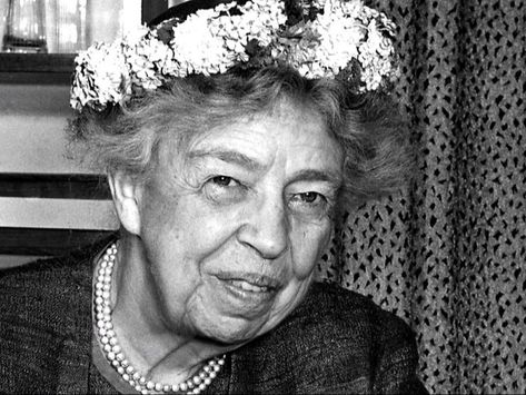 4 Signs to Tell a Smart Woman from a "Stupid" One: Eleanor Roosevelt's Observation - NewsBreak Jewish Proverbs, Smart Woman, Get Over Your Ex, Evil Person, Tall Person, Scary Mommy, Eleanor Roosevelt, Character Quotes, Smart Women