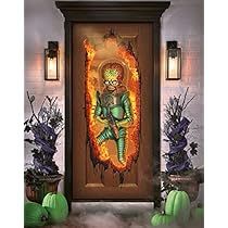 Mars Attacks Halloween Decorations, Monster Door, Creepy Home Decor, Cover Patio, Mars Attacks, Spooky Stuff, Halloween Music, Scary Costumes, Door Cover