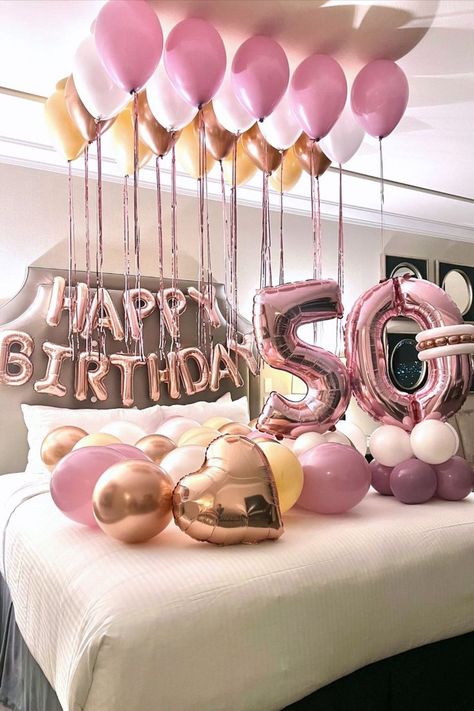 50th Birthday Room Decoration Ideas, Mum Birthday Decoration Ideas, Ballon Room Decoration Birthday, Mom Bday Decoration Ideas, Mom Birthday Surprise Ideas, Happy Birthday Mom Decoration Ideas, 50th Birthday Hotel Room Decor, Hotel Room Bday Decorations, Moms Birthday Decor