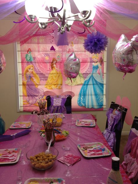 Princess theme birthday party Disney Princess Nostalgia, 2000s Nostalgia Party, Kids Birthday Party Aesthetic, Nostalgic Birthday Party, Princess Party Aesthetic, 2000s Birthday Party, Kid Birthday Party Ideas, Birthday Nostalgia, Princess Theme Birthday