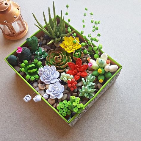 Paper Quilling Succulent Garden : 10 Steps (with Pictures) Quilled Rose, Paper Succulents, Neli Quilling, Arte Quilling, Paper Quilling Flowers, Quilling Work, Desain Quilling, Paper Quilling Patterns, Quilling 3d