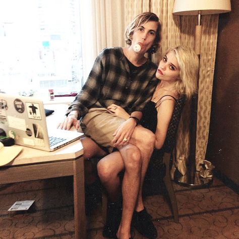 sky ferreira and zachary cole smith Zachary Cole Smith, Sky Ferreira, Beastie Boys, Couple Posing, Trending Memes, Viral Videos, Beautiful People, The Magic, Pinterest Likes