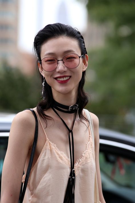 The Only Way to Pull Off the Earring Trend That's All Over Fashion Week On the Street . . . In a silver drop-chain style. Glasses With Chain, Choi Sora, Sora Choi, Earring Trends, Pull Off, Harajuku Fashion, Edgy Outfits, Looks Style, The Only Way