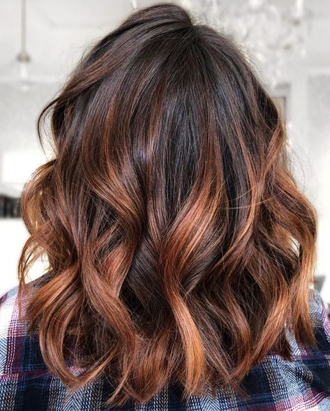 Balayage Brunette Short, Copper Highlights On Brown Hair, Highlights In Brown Hair, Copper Balayage Brunette, Balayage Hair Copper, Cinnamon Hair, Underlights Hair, Golden Brown Hair, Copper Highlights