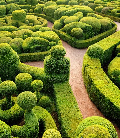 The Most Beautiful Places in France: Gardens of Marqueyssac, Dordogne Eugenia Topiary, Gardens Of The World, Famous Gardens, Topiary Garden, Most Beautiful Gardens, Formal Gardens, Garden Tours, Green Garden, Vogue Paris