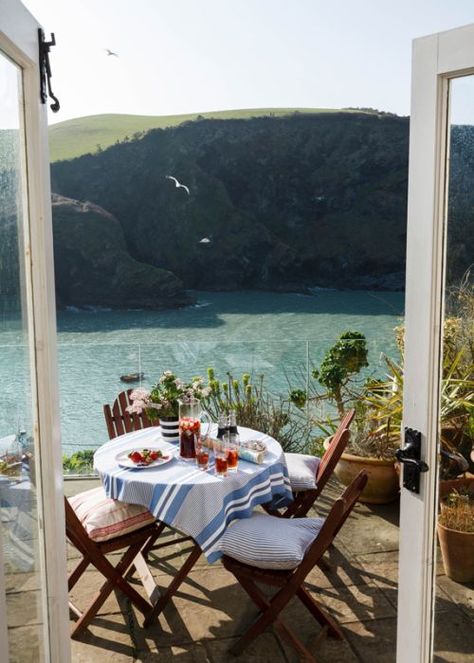 British Seaside Cottage, Cottage By The Sea Aesthetic, English Seaside Cottage Interior, Cornwall Home, House By The Sea Aesthetic, English Seaside Cottage, Seaside Cottage Aesthetic, Sea Side Cottage, Seaside Cottage Interior