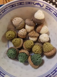 Knitted Pine Cones, Autumn Knitting, I Did A Thing, Yarn Thread, Knitted Wit, Wool Crafts, Beautiful Knitting, Knitting Accessories, Knitted Toys