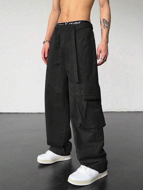 Hombres Pantalones cargo con bolsillo lateral con solapa | SHEIN USA Male Cargo Pants, Scary Tattoos, Male Body, Fashion Online Shop, Online Fashion, Cargo Pants, All Fashion, Men's Clothing, Korean Fashion