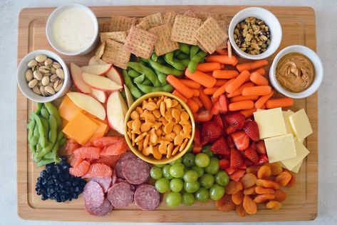 Who says a snack board can’t be dinner? As long as there’s a balance of fruits, veggies, protein and whole grains – go for it! Snack boards are perfect for a family movie night and every family can pick a few items they love to go on the board. #produceforkids #snackboard #grazingtable Snack Platter Ideas, Whole Wheat Crackers, Platter Ideas, Family Snacks, Movie Night Snacks, Snack Platter, Snack Board, Diet Meal Plans, Picky Eaters