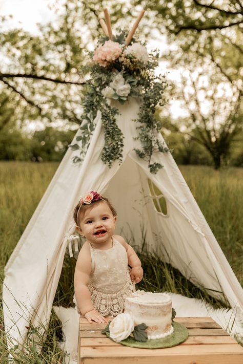 Teepee First Birthday Pictures, Woodland 1st Birthday Photo Shoot, Boho One Year Old Birthday Photos, First Birthday Teepee Photoshoot, 1st Birthday Teepee Photoshoot, One Year Old Princess Photo Shoot, Boho 1 Year Photoshoot, Boho Teepee Photoshoot, Boho 1st Birthday Pictures