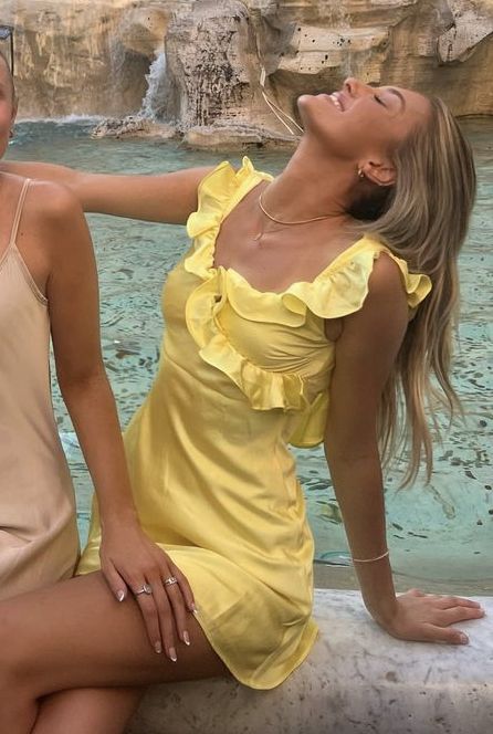 Yellow Feminine Aesthetic, Italy Core Outfits, Yellow Summer Dress Aesthetic, Appearance Aesthetic, Seattle Summer, Summer 2024 Fashion Trends, Fashion Mini Dress, Portugal Summer, Summer 2024 Fashion