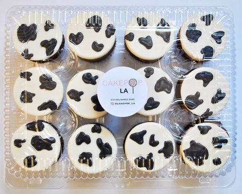 Cow Print Cupcakes Ideas, Cow Deserts, Cow Print Treats, Cow Print Desserts, Cow Cupcakes Ideas, Cow Print Cupcakes, Cow Print Cakes, Decorative Chocolate, Cow Cupcakes