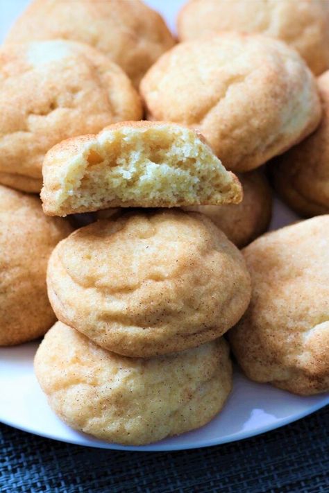 Snickerdoodle Cream Cheese Cookies, Snickerdoodles With Cream Cheese, Snickerdoodle With Cream Cheese Frosting, Snickerdoodle Cookies Cream Cheese, Cream Cheese Snickerdoodle Cookies, Cream Cheese Filled Snickerdoodles, Cream Cheese Snickerdoodles, Filled Snickerdoodle Cookies, Gluten Free Snickerdoodle Cookies