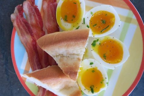 The Secret to Perfect Soft-Boiled Eggs Every Time - Brit + Co Steamed Eggs, Ramen Restaurant, Soft Boiled Eggs, Sweet Cookies, Piece Of Bread, Egg Yolk, Boiled Eggs, Custard, Cookie Recipes