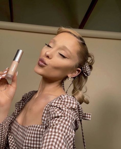 Pop Crave on X: "Ariana Grande stuns in new photo holding the r.e.m. beauty 'sweetener foundation.' https://t.co/HfQflCvXdb" / X Ariana Grande Today, Ariana Grande News, R E M Beauty, Ariana Grande Photos, Ariana Grande Pictures, Forever Girl, Ariana G, Cat Valentine, M Beauty