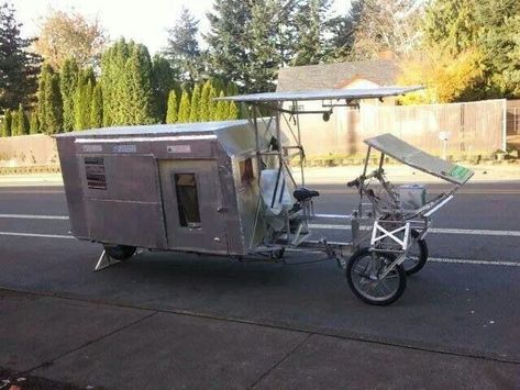 Bike trailer                                                                                                                                                                                 Más Bicycle Camper, Bike Camper, Bicycle Cart, Diy Bicycle, Bicycle Trailers, Camper Diy, Diy Camper Trailer, Bicycle Camping, Bike Motor