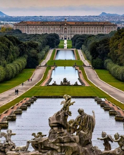 Caserta Italy, Italy Map, Palace Of Versailles, Voyage Europe, Visit Italy, Beautiful Castles, Royal Palace, Jolie Photo, Sorrento