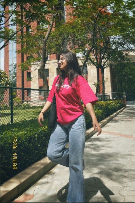 Summer College Outfits Women, Photo Poses On Jeans For Women, Outfit Ideas Summer Indian, Regular Jeans Outfit Woman, College Casual Outfits Summer, India College Outfits, Outfits For Heat And Humidity, College Fits Summer India, Everyday Outfits Indian