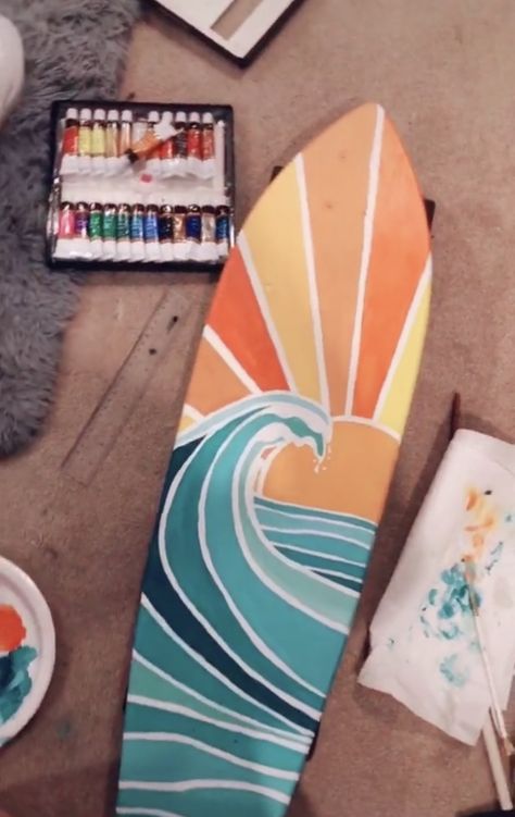 Aesthetic Surfboard Design, Things To Paint On A Skateboard, Surf Bored Drawing, Surf Boards Painting, Surfboard Design Aesthetic, Long Wood Board Painting Ideas, Things To Paint On Traffic Cones, Finger Surfboard Ideas, Ocean Skateboard Design